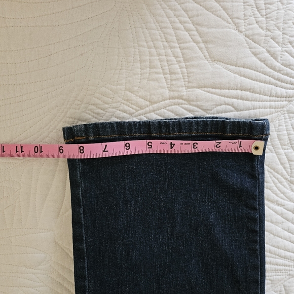 Jones New York Signature Stretch Jean's - Picture 4 of 5